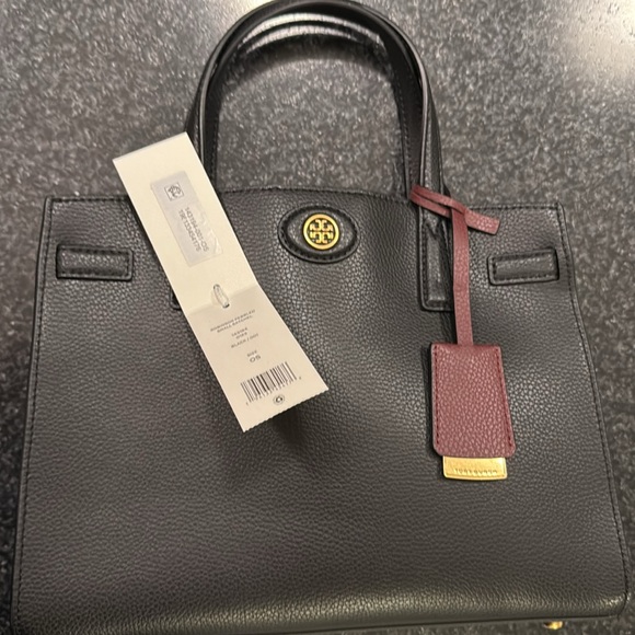 Tory Burch: Robinson Small Satchel - Picture 7 of 11